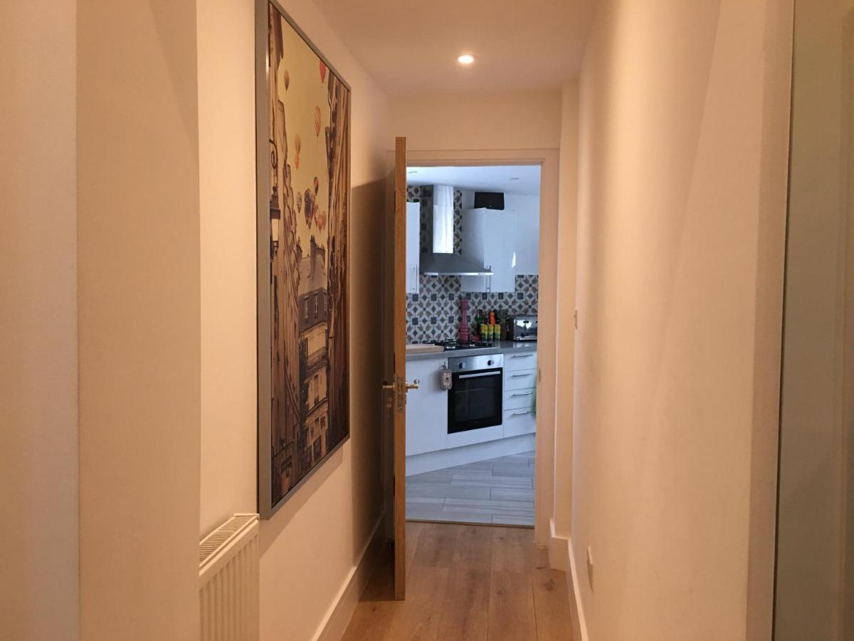 Bagshot Pennyhill Camberley Ascot Luxury 2 Beds 1 Bath Sleeps 4 Pets Ok Permit Parking Apartment Ngoại thất bức ảnh