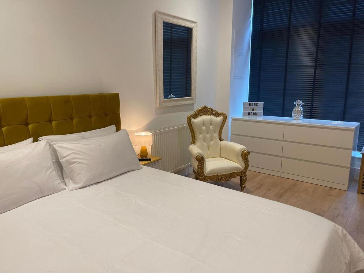 Bagshot Pennyhill Camberley Ascot Luxury 2 Beds 1 Bath Sleeps 4 Pets Ok Permit Parking Apartment Ngoại thất bức ảnh